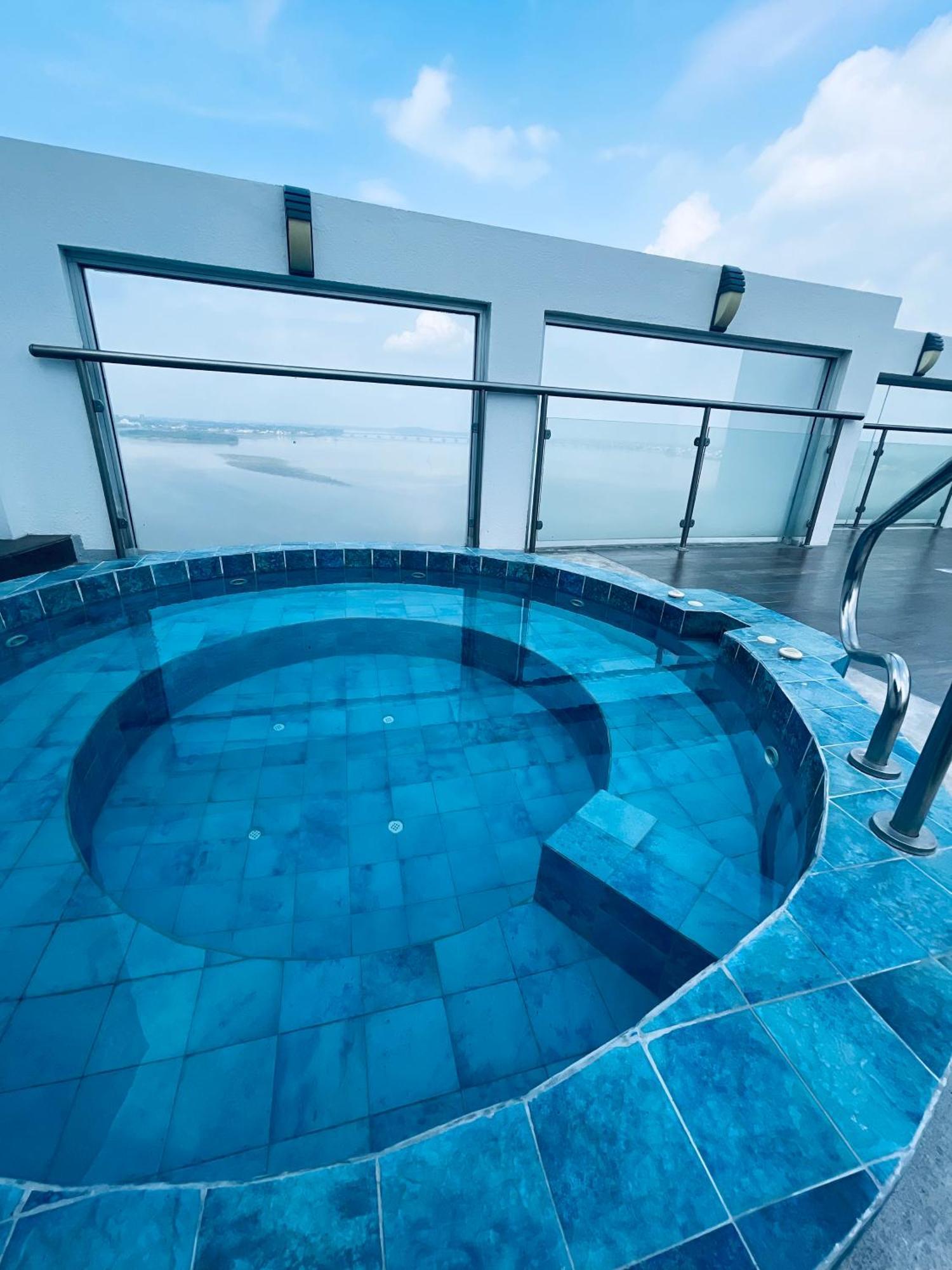 Suite Riverfront Puerto Santa Ana Guayaquil Exterior foto